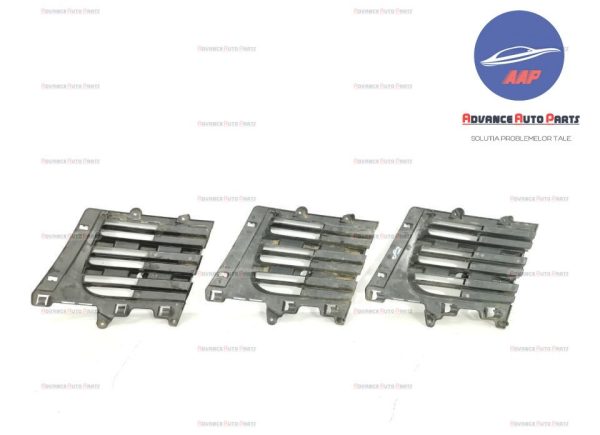 Grila dreapta proiector original in stare buna Porsche Cayenne 957 [facelift] [2007 - 2010] Porsche  Cayenne 957 [facelift] [2007 - 2010] - imagine 3