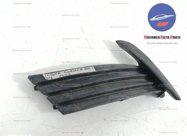 Grila proiector stanga originala Toyota  Corolla  E170 [facelift] [2015 - 2020] - imagine 2