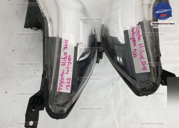 Far stanga dreapta original in stare buna Toyota  Hilux  8 [2015 - 2020] - imagine 10