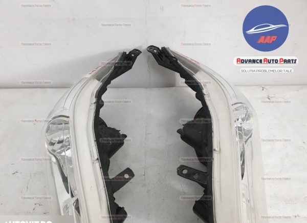 Far stanga dreapta original in stare buna Toyota  Hilux  8 [2015 - 2020] - imagine 4