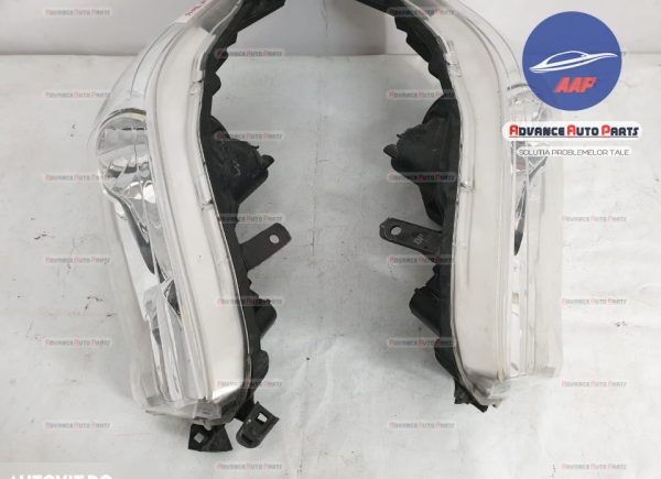 Far stanga dreapta original in stare buna Toyota  Hilux  8 [2015 - 2020] - imagine 3