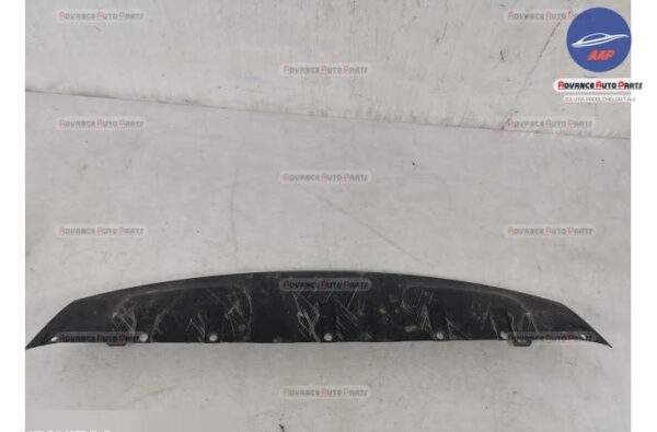 Ornament Cromat Fusta Spoiler Bara Fata originala Maserati  Levante  1 [2016 - 2020] - imagine 4