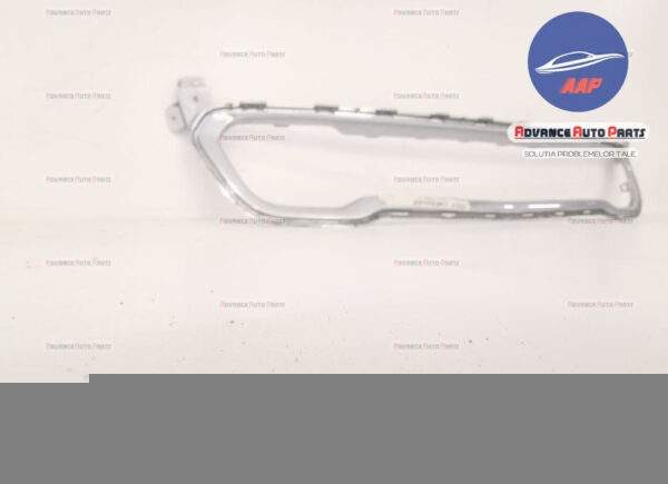 Ornament grila centrala cod 7300589 - original Jeep  Cherokee  KL [2013 - 2017] - imagine 3