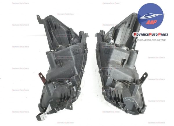 Far stanga dreapta original in stare buna Toyota  Hilux  8 [2015 - 2020] - imagine 7