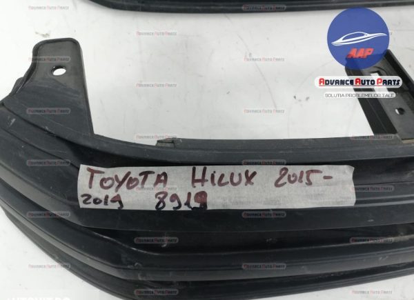 Grila centrala originala Toyota  Hilux  8 [2015 - 2020] - imagine 4