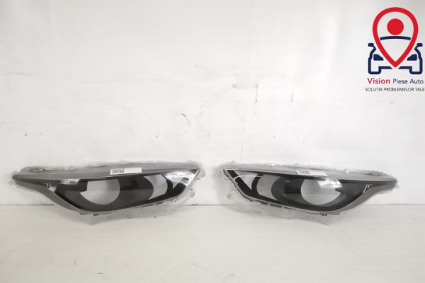 Sticla Far Dreapta Cu Interior Originala In Stare Buna Toyota  Yaris  XP210 [2020 - 2023]