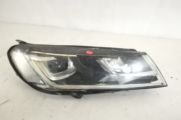 Far Dreapta Original Xenon Avariat Volkswagen VW  Touareg  generatia 2 7P [facelift] [2014 - 2018]