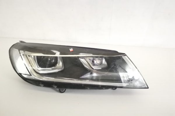 Far Dreapta Original Xenon Adaptiv Avariat Volkswagen VW  Touareg  generatia 2 7P [facelift] [2014 - 2018]