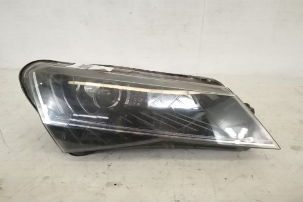 Far Dreapta Original Xenon Adaptiv Avariat Skoda  Superb  3 [2015 - 2020]