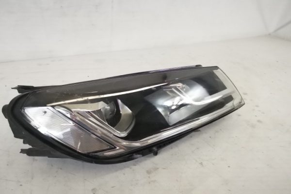 Far Dreapta Original Xenon Avariat Volkswagen VW  Touareg  generatia 2 7P [facelift] [2014 - 2018] - imagine 2