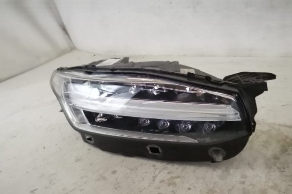 Far Dreapta Original Led Avariat Full LED Active High Beam Volvo XC90 2 [facelift] [2019 - 2020] Volvo  XC90 2 [facelift] [2019 - 2020] - imagine 3