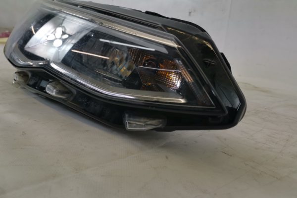 Far Dreapta Original Led In Stare Buna Volkswagen VW  Golf  8 [2020 - 2024] - imagine 3
