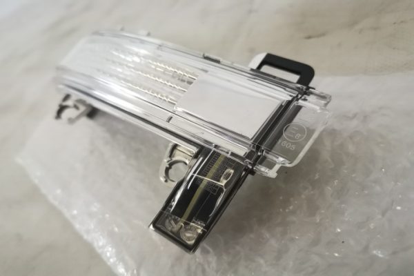 Semnalizare Oglinda Dreapta Originala In Stare Buna  Volkswagen VW  Crafter  2 [2017 - 2021] - imagine 3