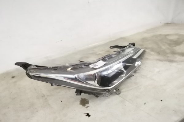 Far Dreapta Led Original In Stare Buna Toyota  Corolla  E170 [facelift] [2015 - 2020] - imagine 2