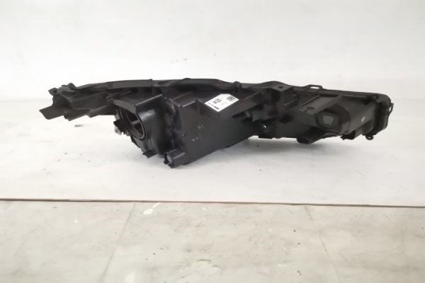Carcasa Far Stanga Originala In Stare Buna ASIGURAM MONTAJ CROSS Toyota  Yaris  XP210 [2020 - 2023] - imagine 4