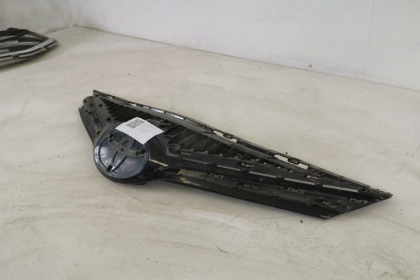 Grila Centrala Radiator Originala In Stare Buna  Toyota  Avensis  3 T27 [2th facelift] [2015 - 2020] - imagine 3