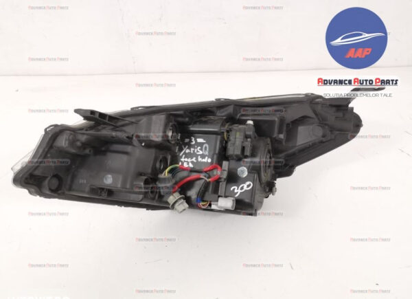Far dreapta Toyota Yaris an 2013-2016 cu halogen original Toyota Yaris 3 (facelift) 2014 2015 2016 2017 OEM - imagine 6