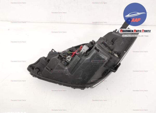 Far dreapta Toyota Yaris an 2013-2016 cu halogen original Toyota Yaris 3 (facelift) 2014 2015 2016 2017 OEM - imagine 8