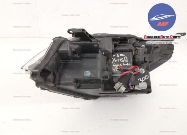 Far dreapta Toyota Yaris an 2013-2016 cu halogen original Toyota Yaris 3 (facelift) 2014 2015 2016 2017 OEM - imagine 5