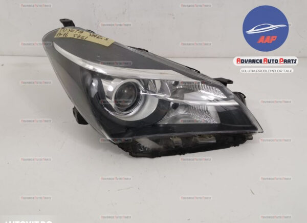 Far dreapta Toyota Yaris an 2013-2016 cu halogen original Toyota Yaris 3 (facelift) 2014 2015 2016 2017 OEM