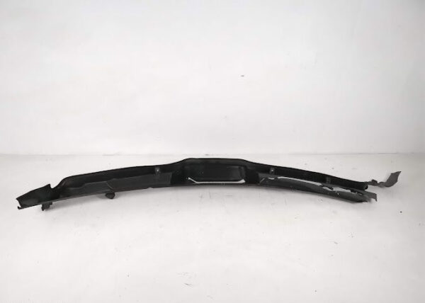 Capac Grila stergatoare Mercedes-Benz M-Class W166 2011 2012 2013 2014 2015 a1668300028