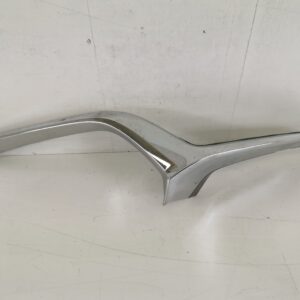 Ornament Grila Fata Dreapta Mazda  CX-30 1 DM [2019 - 2023] Originala In Stare Buna