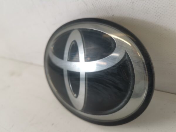 Emblema Grila Centrala Toyota  Tacoma 3 [2015 - 2020] 2021 2022 2023 Originala In Stare Buna - imagine 3