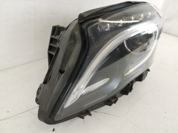 Far Dreapta Cu Bixenon Cu Led Adaptiv Si ILS Mercedes-Benz  GLA-Class X156 [2013 - 2017] Original In Stare Buna - imagine 4