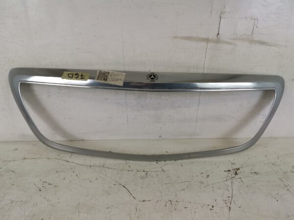 Ornament Crom Grila Centrala Mercedes-Benz  S-Class W222/C217/A217 [2013 - 2017] Original In Stare Buna