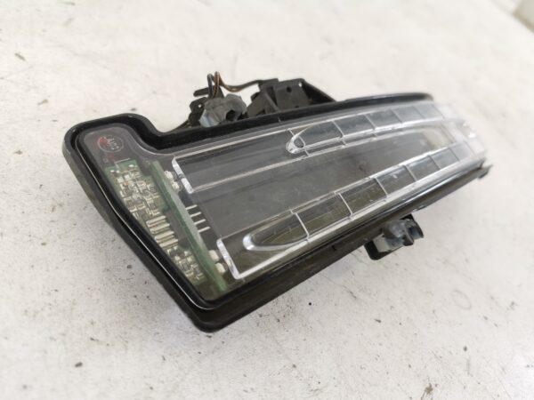 Semnalizare Oglinda Stanga Mercedes-Benz  E-Class W212 [2009 - 2013] Originala Avariata - imagine 4
