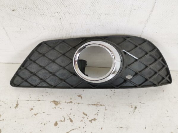 Grila Proiector Stanga Mercedes-Benz  C-Class W204/S204 [2007 - 2012] Originala In Stare Buna