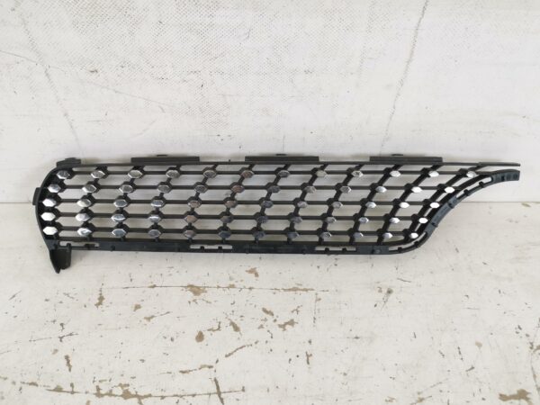 Ornament Grila Centrala Mercedes-Benz  CLA-Class C117 [2013 - 2016] Original In Stare Buna