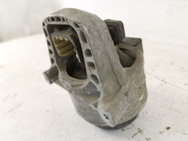 Suport Motor Stanga Audi A4 B9 [2015 - 2020] Original In Stare Buna - imagine 4