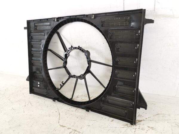 Carcasa Electroventilator GMV Audi A4 B9 [2015 - 2020] Originala Avariata - imagine 3