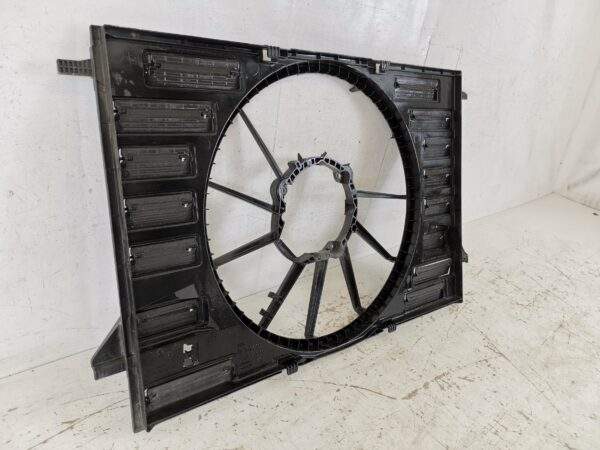 Carcasa Electroventilator GMV Audi A4 B9 [2015 - 2020] Originala Avariata - imagine 4