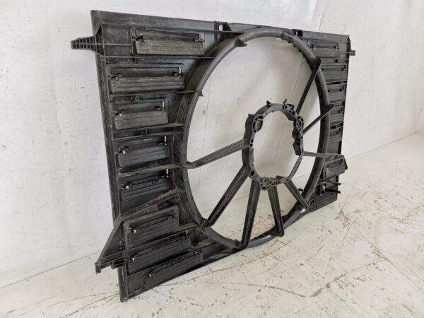 Carcasa Electroventilator GMV Audi A4 B9 [2015 - 2020] Originala Avariata - imagine 7