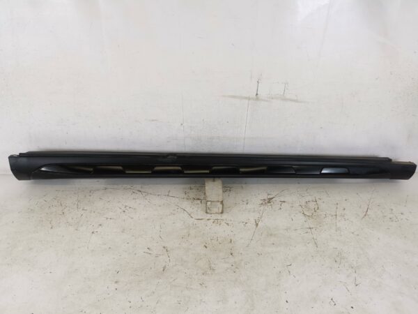 Ornament Prag Dreapta Mercedes-Benz  GLA-Class X156 [facelift] [2017 - 2020] Original In Stare Buna