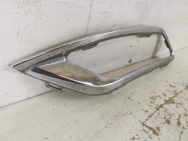 Ornament Cromat Bara Spate Dreapta Volkswagen VW  Passat B8 [2014 - 2020] Originala In Stare Buna - imagine 4