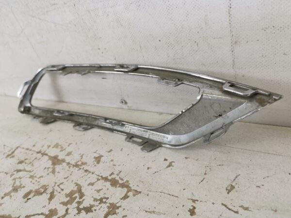 Ornament Cromat Bara Spate Dreapta Volkswagen VW  Passat B8 [2014 - 2020] Originala In Stare Buna - imagine 7