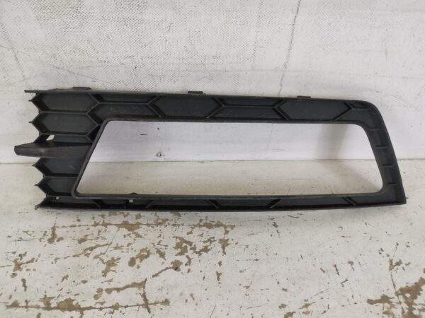 Grila Proiector Dreapta Skoda  Rapid 1 [2012 - 2017] Originala In Stare Buna