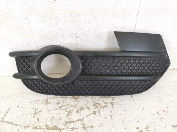 Grila Proiector Dreapta Audi Q3 8U [2011 - 2014] Originala In Stare Buna