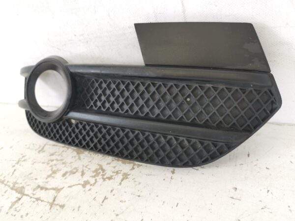Grila Proiector Dreapta Audi Q3 8U [2011 - 2014] Originala In Stare Buna - imagine 4