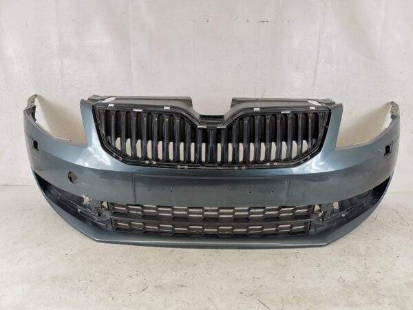 Bara Fata Cu Grila Inferioara Si Grila Radiator Avariata Skoda  Octavia 3 [2013 - 2017] Originala In Stare Buna