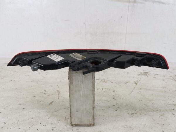 Catadioptru Stop Frana Spate Porsche  Macan 1 [2014 - 2018] Original - imagine 5