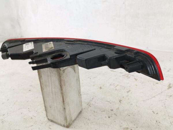 Catadioptru Stop Frana Spate Porsche  Macan 1 [2014 - 2018] Original - imagine 7