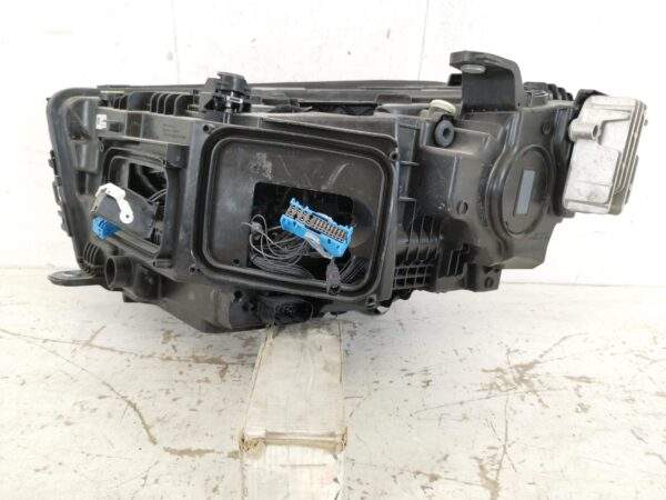 Far Dreapta Digital Led Mercedes-Benz  GLC 254 [2022 - 2026] Original Avariat - imagine 5