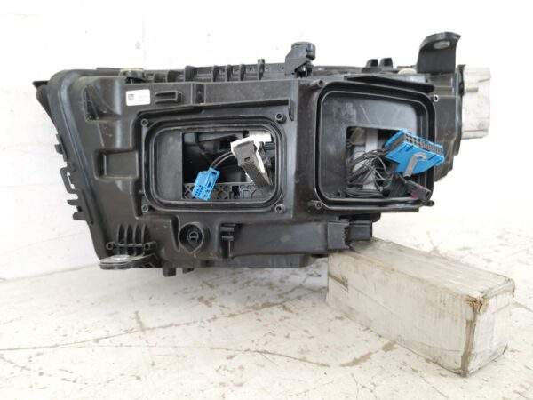 Far Dreapta Digital Led Mercedes-Benz  GLC 254 [2022 - 2026] Original Avariat - imagine 6