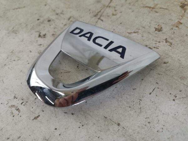 Emblema Grila Radiator Dacia  Duster 2 [2018 - 2022], Logan 2 [2013 - 2016], Sandero 2 [2013 - 2016] Originala In Stare Buna - imagine 3