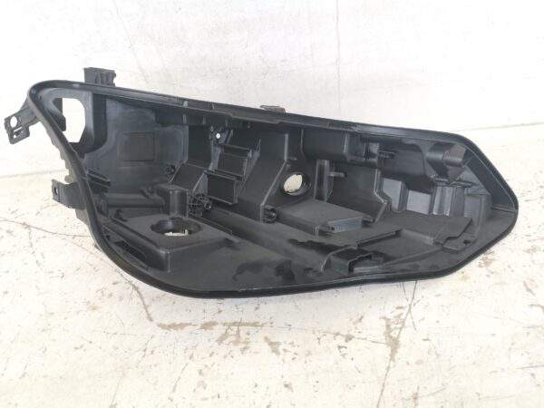 Carcasa Far Volkswagen VW  Golf 8 [2020 - 2024] Originala In Stare Buna