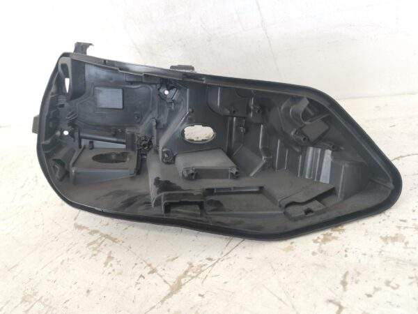 Carcasa Far Volkswagen VW  Golf 8 [2020 - 2024] Originala In Stare Buna - imagine 3